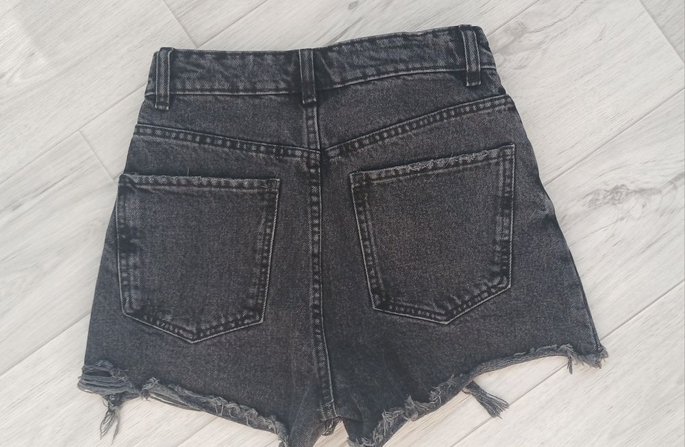 Жіночі шорти Zara