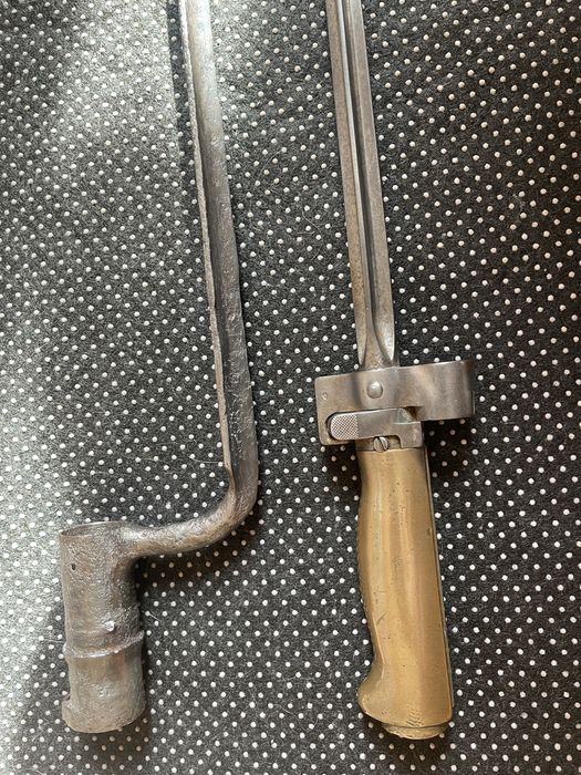 Dwa bagnety  tulejowy i lebel