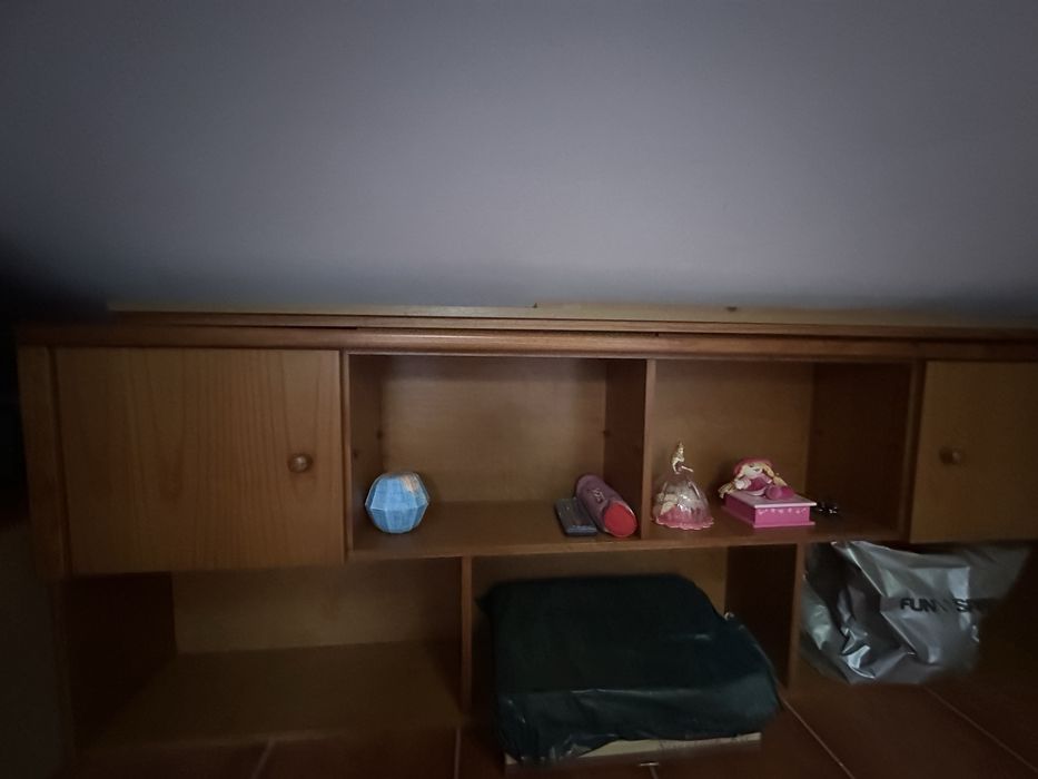 Cama com gavetão alpendre com prateleiras