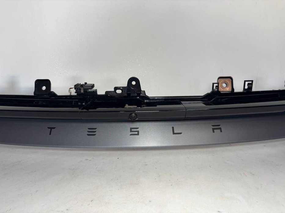 Задний фонарь Tesla Model Y Juniper 2025+