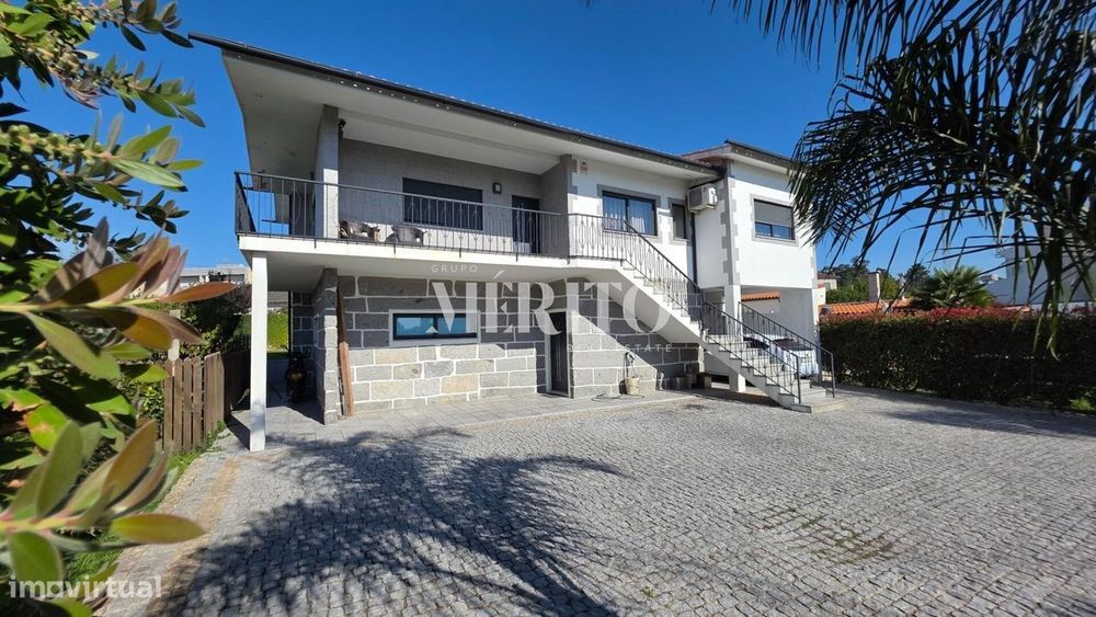 Moradia T3 com piscina e amplo terreno às portas da cidade de Barcelos