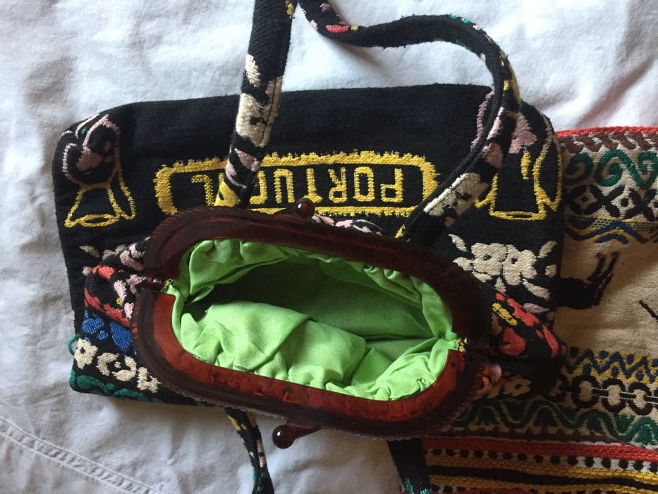 Bolsas e carteiras de astesanato