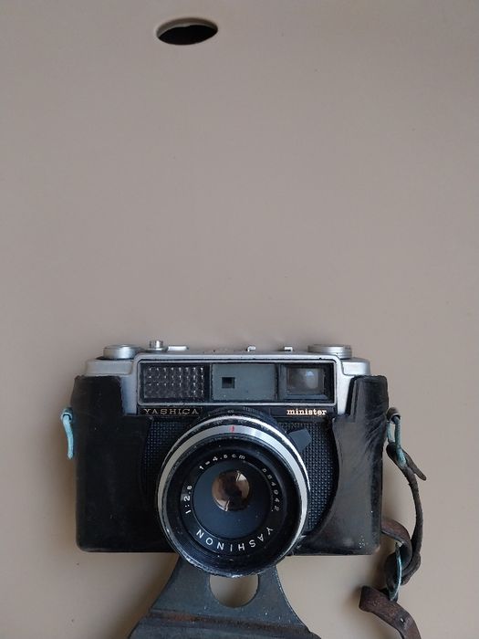 Máquina fotográfica Yashica minister