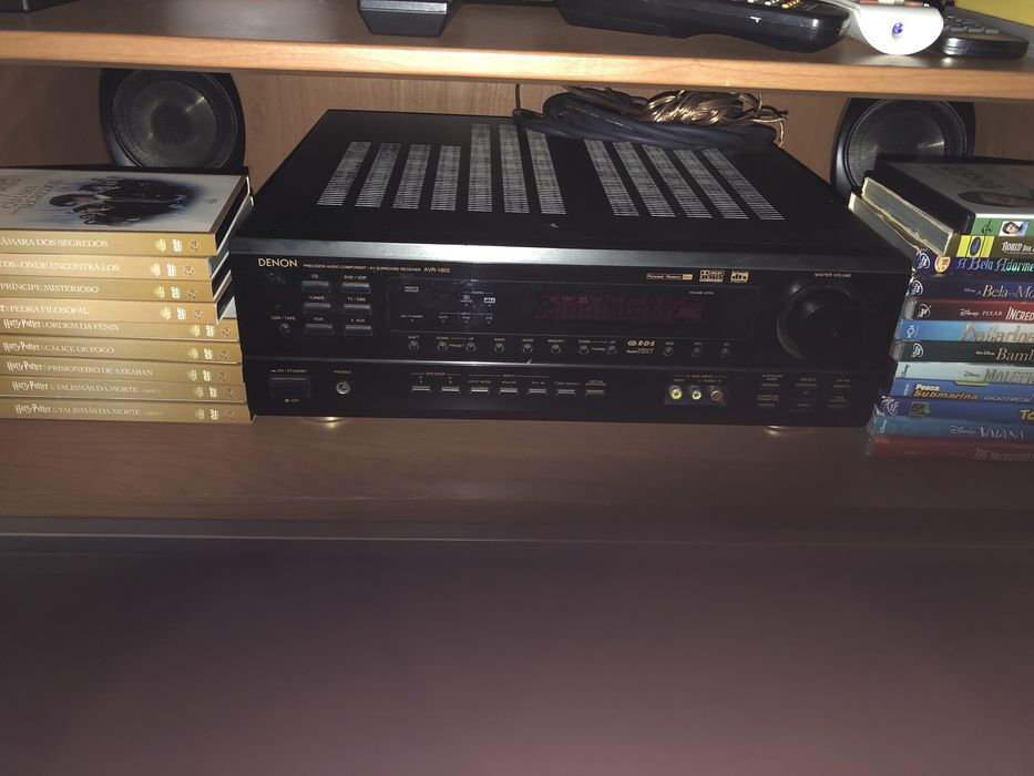 Amplificador Denom com 5 colunas + subwoofer KEF  colunas e pés