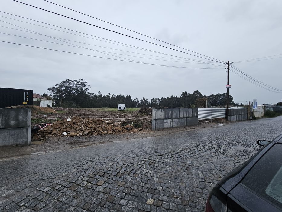 Terreno junto ao aeroporto do Porto bons acessos.