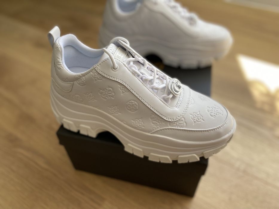 Sneakersy Guess r 40