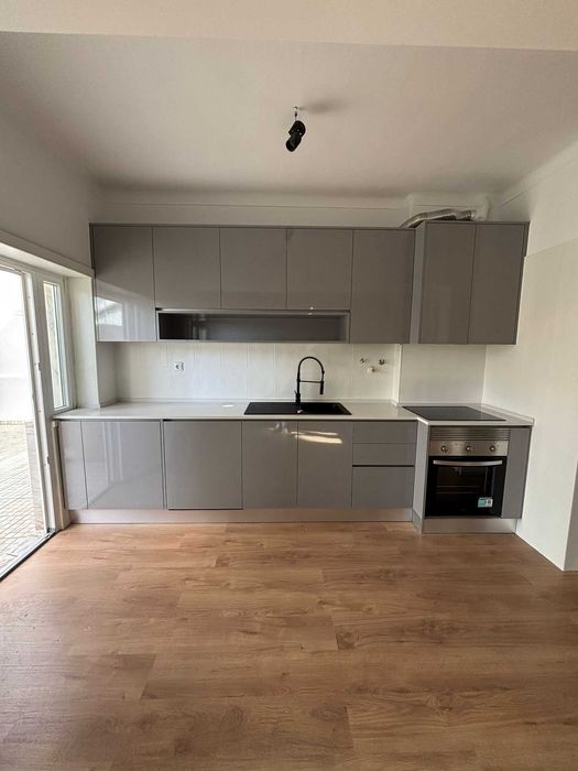 Apartamento Renovado Com Logradouro T3 - 149m2