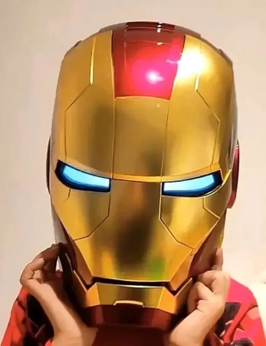 Máscara Iron Man Automática Premium Tamanho Real Dourada