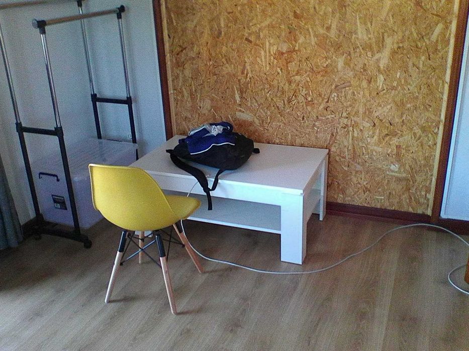 Moradia de dois pisos com 290 m2, em terreno de 1700 m2.