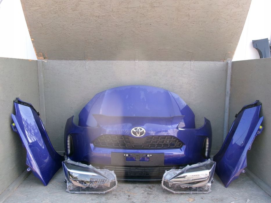 toyota yaris cross 1,5 hybryda 2024 przód blacharski zestaw 8y8