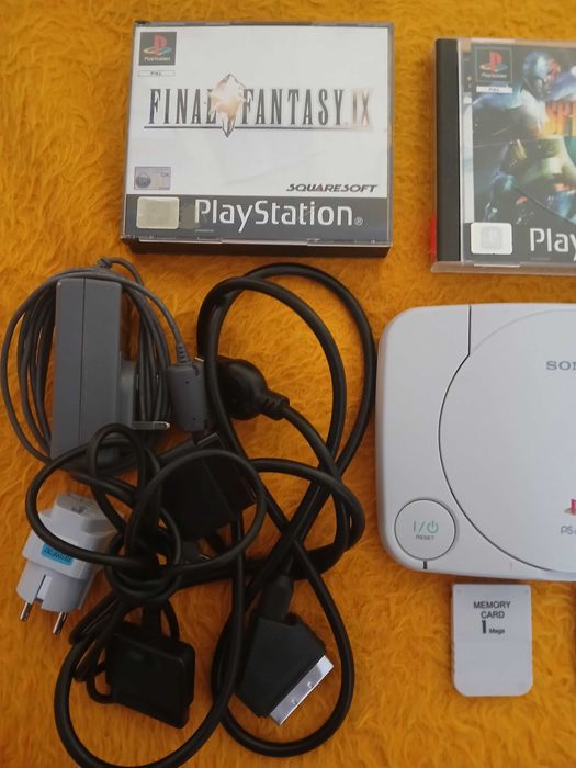 PsOne - Playstation - stan BDB + 2 gry