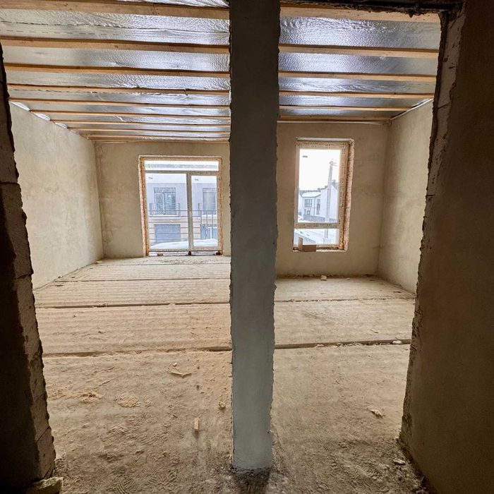 продаж кутового Таунхауса готового до ремонту. Крихівці