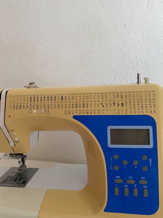 Máquina de Costura Model ACE- 7001