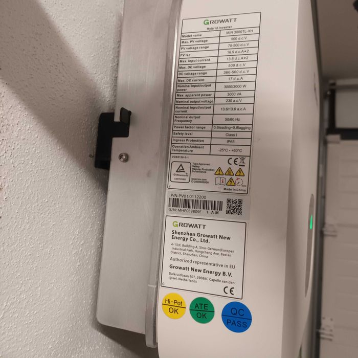 Inversor híbrido Growatt MIN 3000TL-XH, em excelente estado, 1 ano de uso.