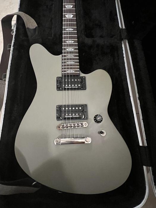 Charvel Desolation Sk3 c/ Hardcase