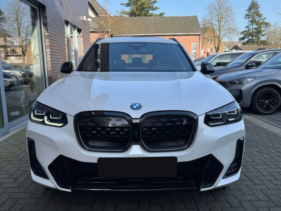 BMW iX3      2023