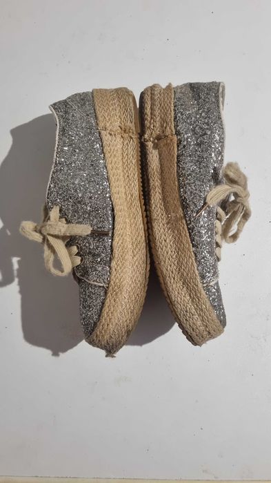 Sapatos praia brilhantes