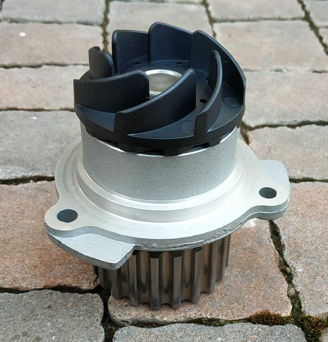 Помпа • Насос водяной •  Приора ВАЗ 21126 •  Dolz.