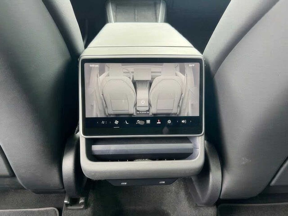 Tesla Model Y Long Range      2026