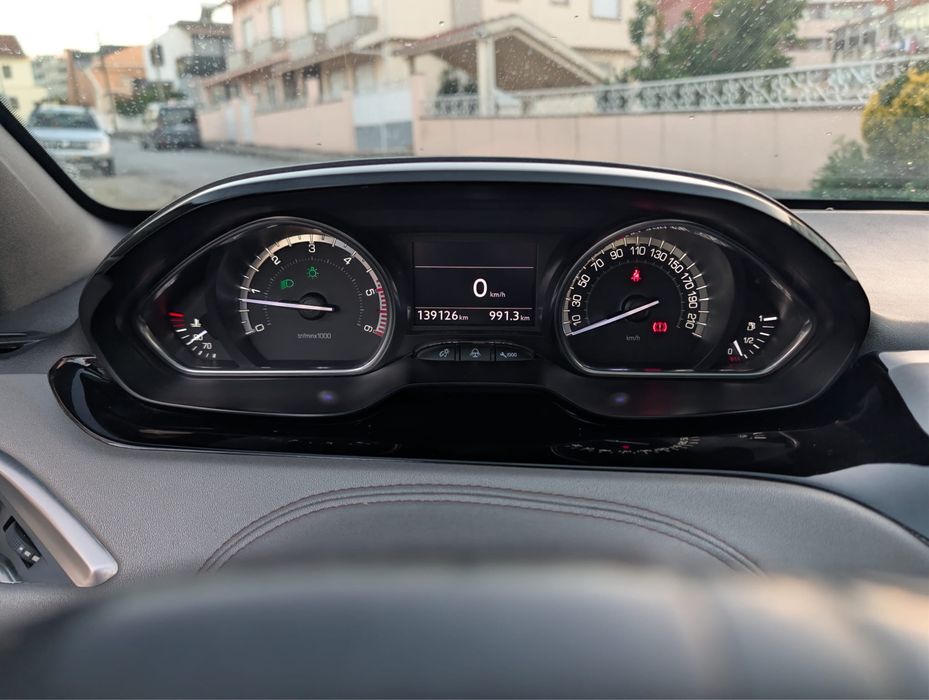 Peugeot 208 FULL EXTRAS