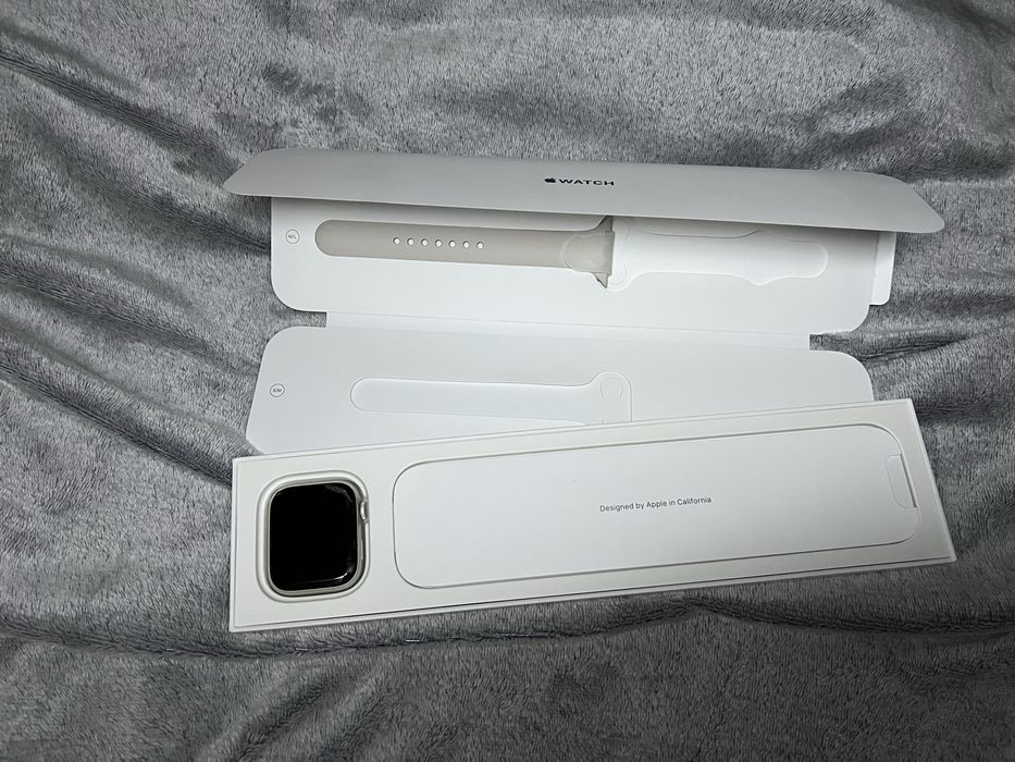 Apple Watch Series 7 у корпусі 45mm, колір Starlight