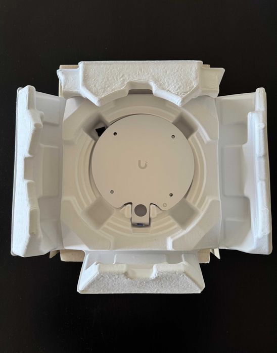Vendo Unifi Access Point (AP) U7 Pro XG 10G (10/5/2.5/1 GbE). Como novo, com Garantia. Tem só 3 meses