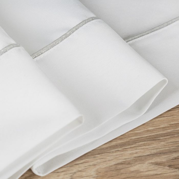 Obrus 85x85 biały srebrna lamówka w pudełku