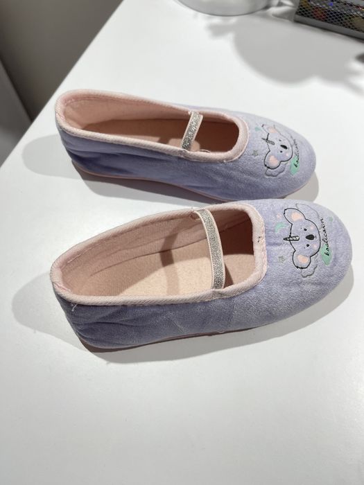 Buty, kapcie r 30
