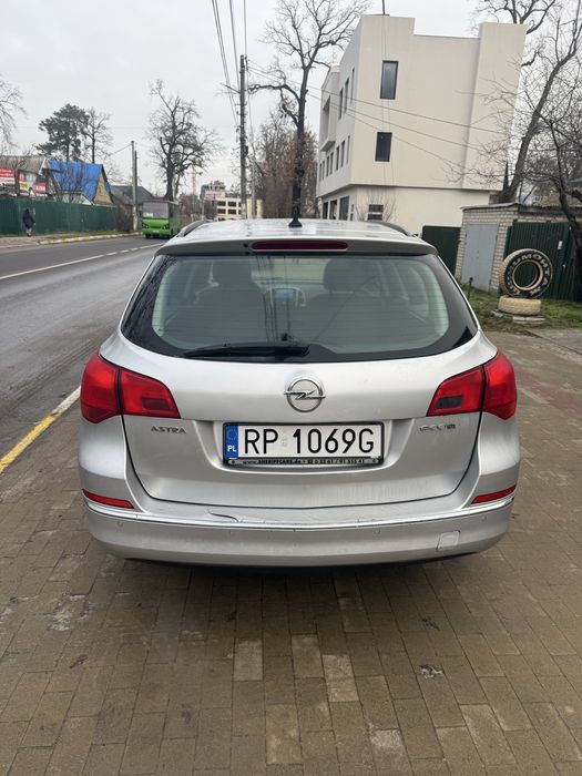 Opel Astra 2013 год 1.7 дизель механика