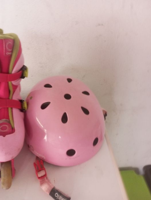 Patins e capacete