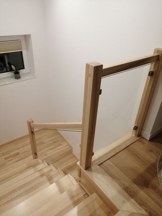 Balustrady szklane, lustra, kabiny, pergole