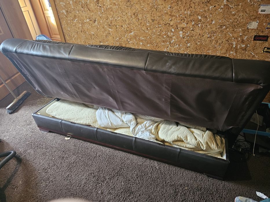 Skórzana rozkładana sofa