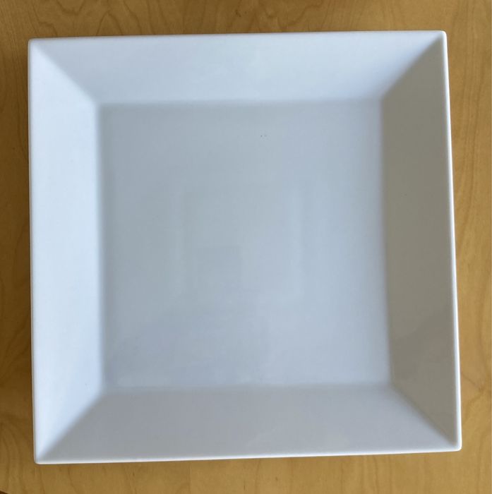 Conjunto de serviço de mesa da loja CASA (branco/formato quadrangular)