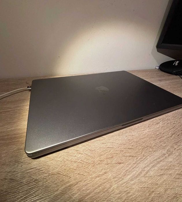 MacBook Pro M2 16GB 512 SSD 16 polegadas