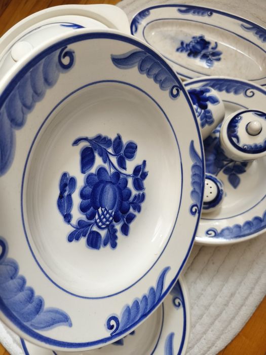 Набор посуды, Буды