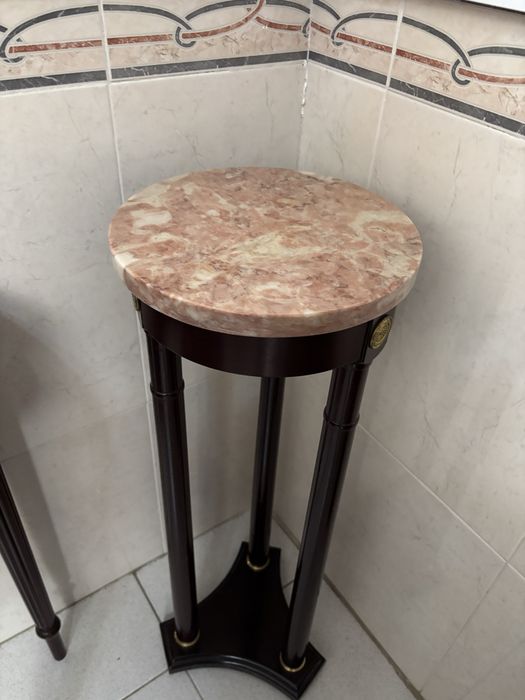 Suporte para plantas de madeira e mármore