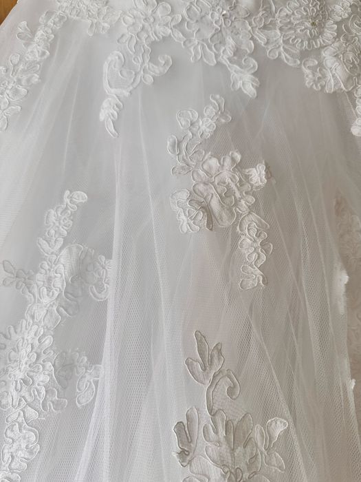 Vestido de noiva ProNovias com véu e bolero