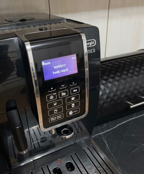 Ekspres DeLonghi Dinamica ECAM35X.55 z LatteCrema