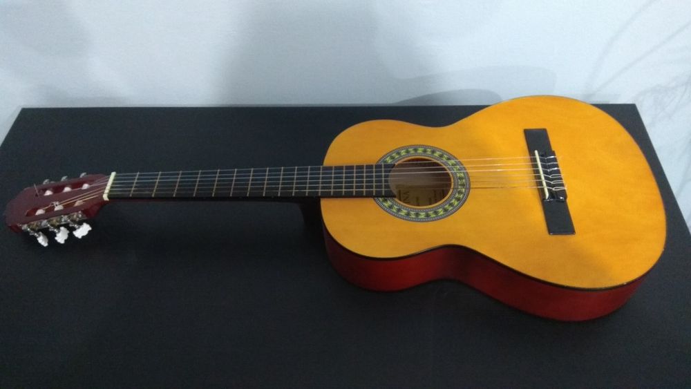 Guitarra tamanho 3/4