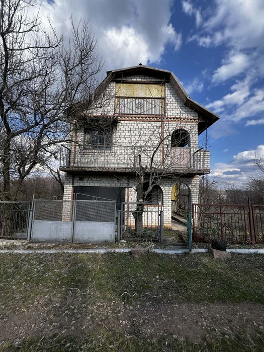 Продається затишна дача