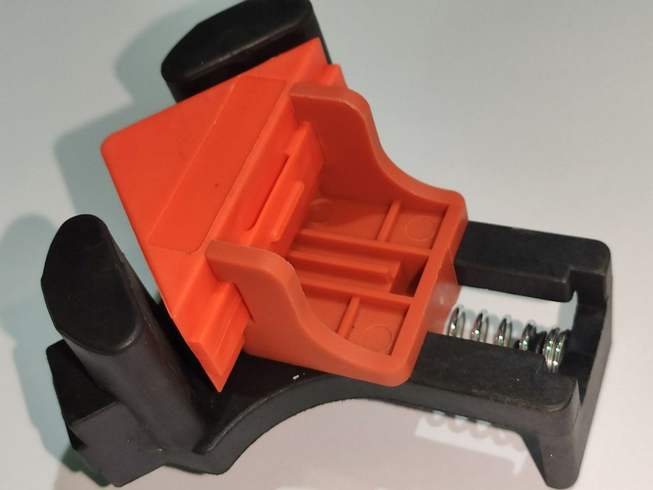 Струбцини, затискачі кутові 90°