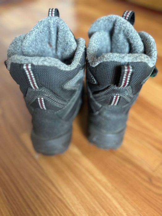 Продам зимові ботинки