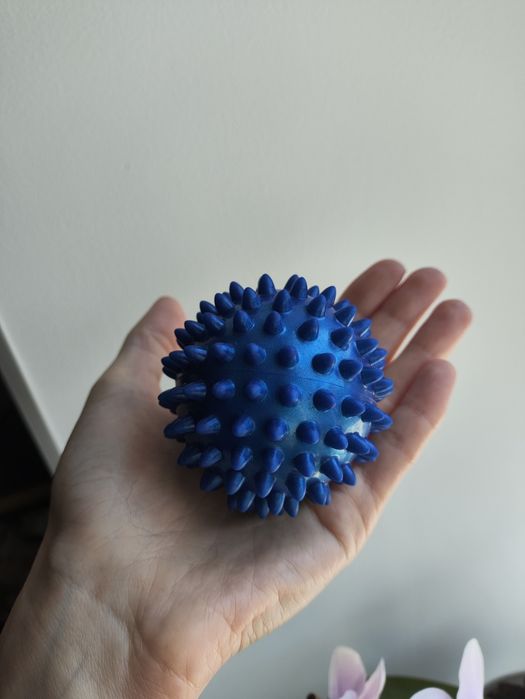 Ігровий м'яч з м'якими "шипами"