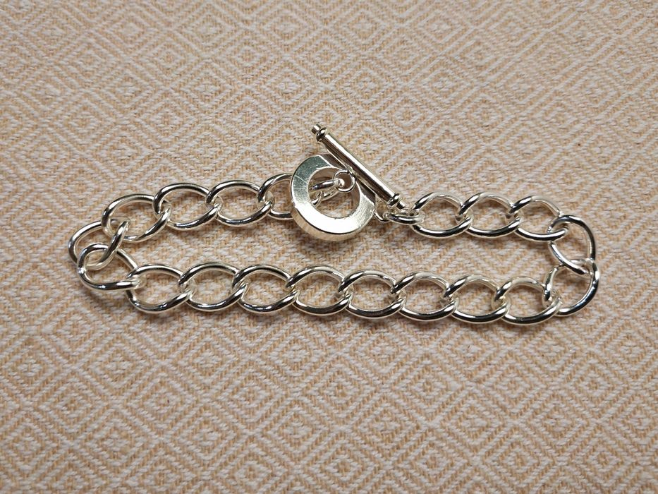 Pulseira dourada e prateada