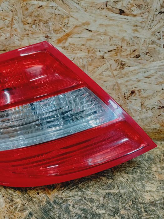 Mercedes C-klasa W204 sedan lampa tył tylna lewa oryginał