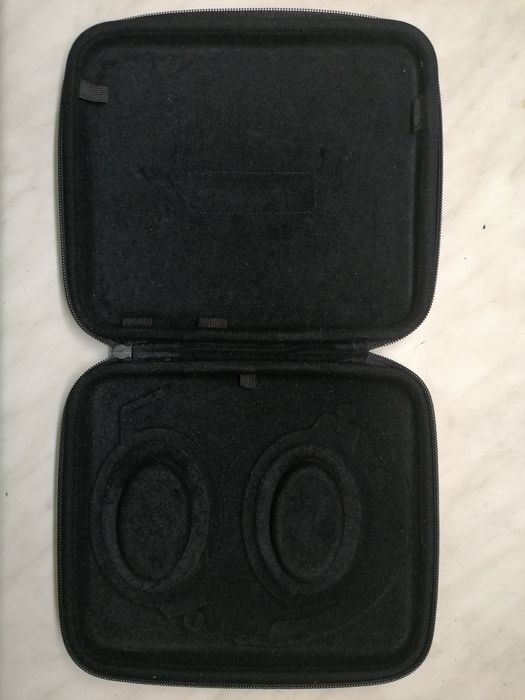 Senheiser - кейс для наушников, оригинал.