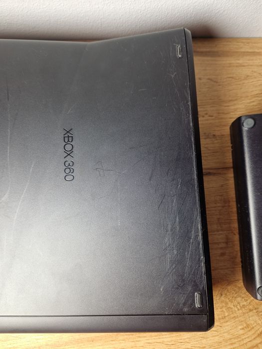 Konsola xbox 360 z padem kinectem i grą