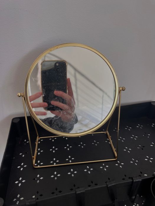 espelho dourado pequeno para banheiro