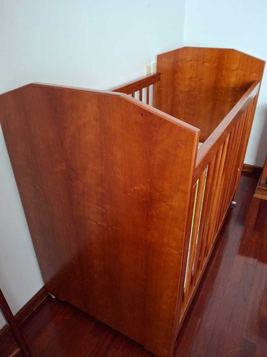 Cama Bebé - Madeira Castanha - Charneca Caparica