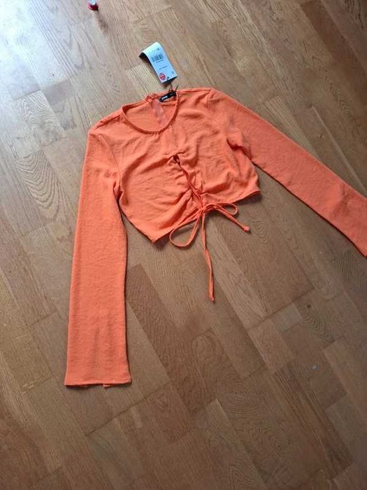 Krótka bluzka, wiązana